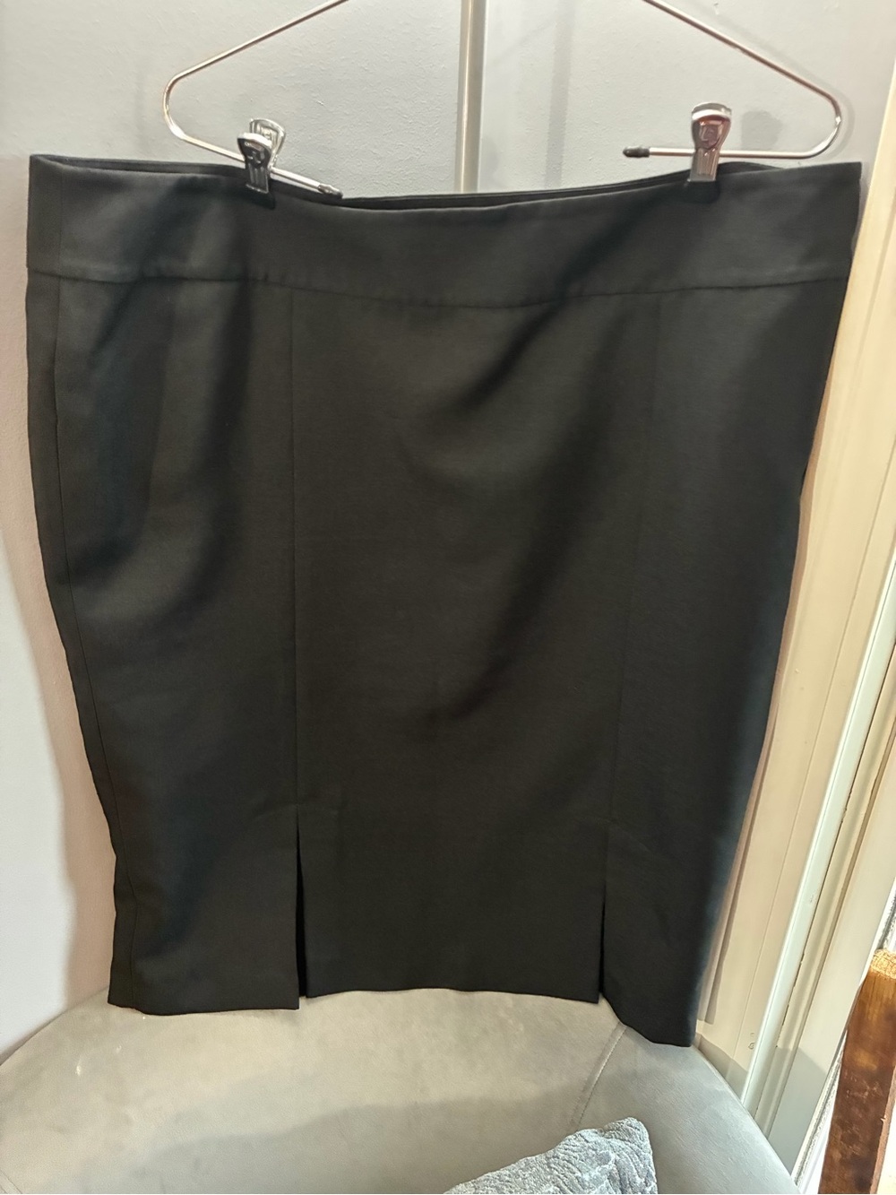Evan Picone Black Pencil Skirt with Front Slits